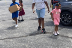 Sue-Lapp-unloading-with-the-kids